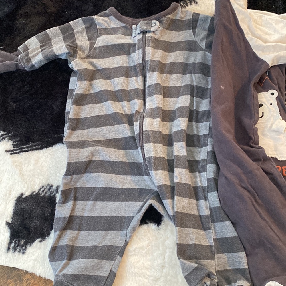 Gerber pajamas - Picture 3 of 3